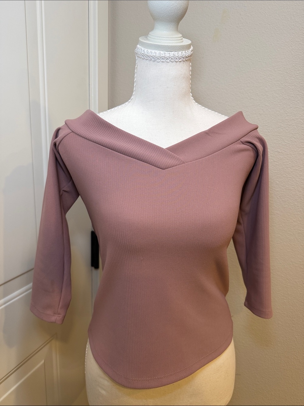 GBG Los Angeles Ribbed Off-the-Shoulder Top in Dusty Mauve